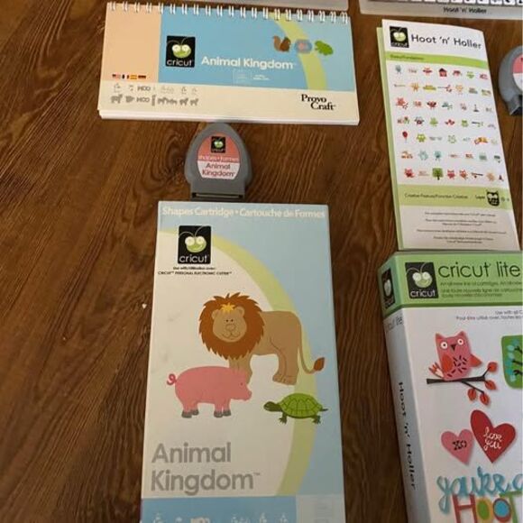 3 Cricut cartridges UNLINKED! Animal kingdom, give a hoot, hoot n hollerin cut - Picture 2 of 5